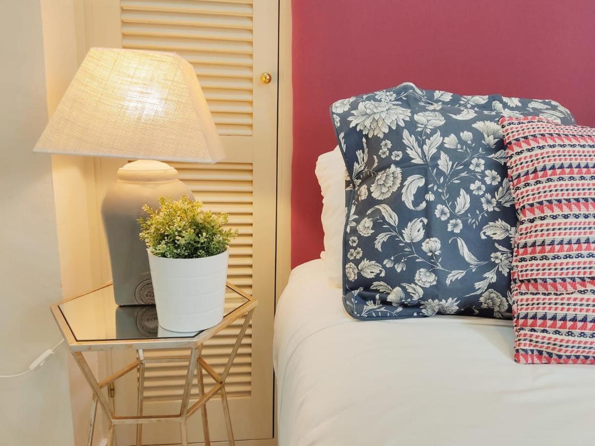 Homeyseville-Bright Apartment At Santa Cruz 4 Pax, Parking Optional Bagian luar foto