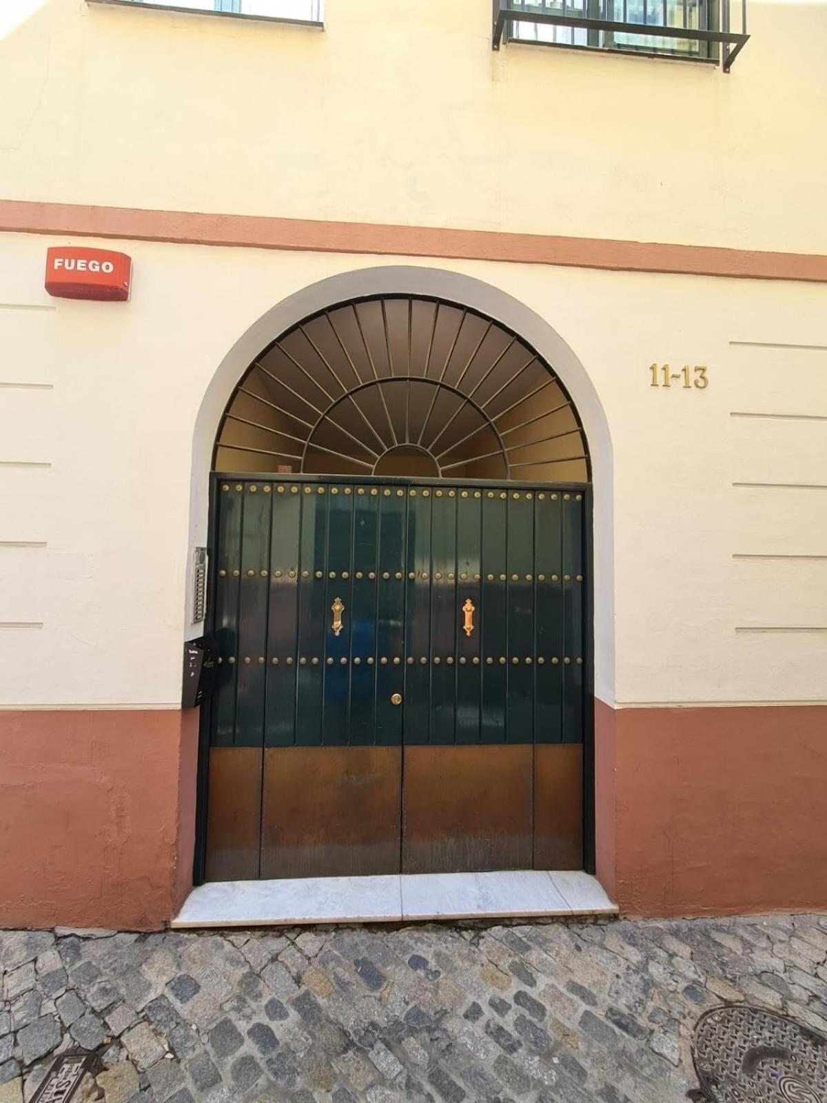 Homeyseville-Bright Apartment At Santa Cruz 4 Pax, Parking Optional Bagian luar foto